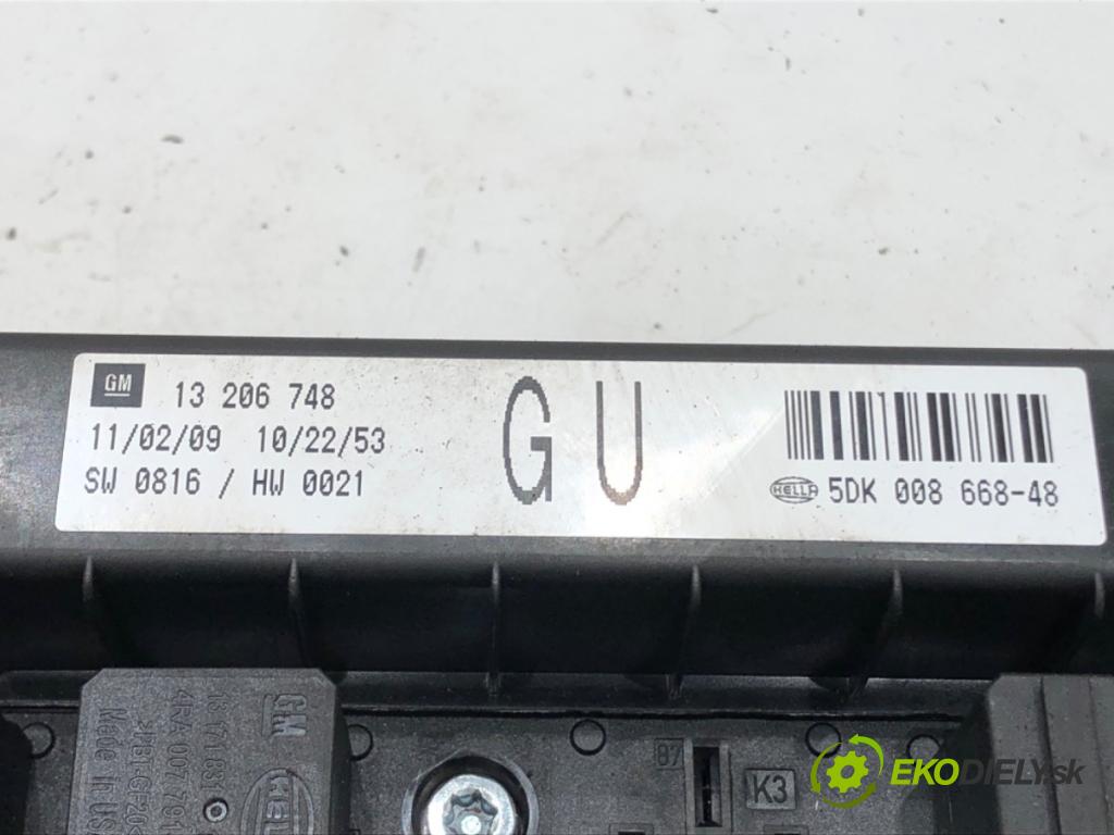 OPEL ZAFIRA B Nadwozie pełne/minivan (A05) 2005 - 2015    1.9 CDTI VAN (M75) 110 kW [150 KM] olej napędowy 2005 - 2015  skříňka poistková 13206748GU (Pojistkové skříňky)
