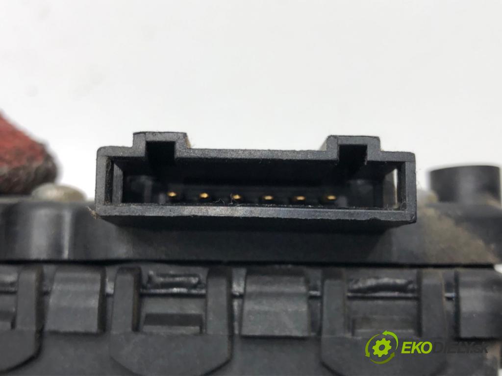 AUDI A4 B6 (8E2) 2000 - 2005    1.9 TDI 96 kW [130 KM] olej napędowy 2000 - 2004  Potenciometer plynu 8E1721523 (Pedále)