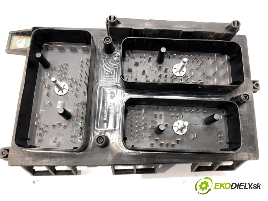 OPEL ZAFIRA B Nadwozie pełne/minivan (A05) 2005 - 2015    1.9 CDTI VAN (M75) 110 kW [150 KM] olej napędowy 2005 - 2015  skříňka poistková 13206754HB (Pojistkové skříňky)