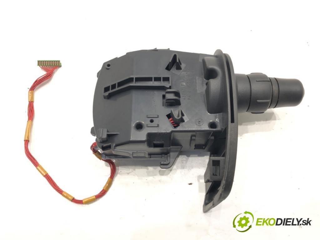 RENAULT CLIO III (BR0/1, CR0/1) 2005 - 2014    1.2 16V (BR0R, BR1D, BR1L, CR0R) 48 kW [65 KM] benzyna 2005 - 2014  Prepínač smeroviek  (Prepínače, spínače, tlačidlá a ovládače kúrenia)