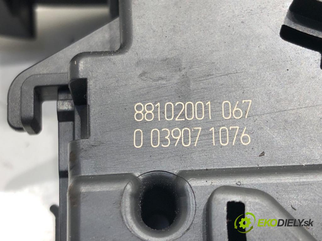 RENAULT CLIO III (BR0/1, CR0/1) 2005 - 2014    1.2 16V (BR0R, BR1D, BR1L, CR0R) 48 kW [65 KM] benzyna 2005 - 2014  Prepínač smeroviek  (Prepínače, spínače, tlačidlá a ovládače kúrenia)