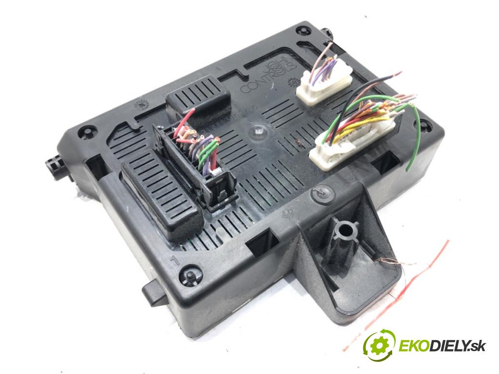 RENAULT CLIO III (BR0/1, CR0/1) 2005 - 2014    1.2 16V (BR0R, BR1D, BR1L, CR0R) 48 kW [65 KM] benzyna 2005 - 2014  Modul BCM 8200652284 (Ostatné)
