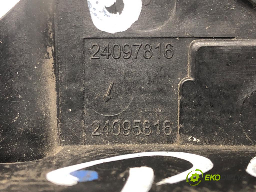 PEUGEOT 207 (WA_, WC_) 2006 - 2015    1.6 HDi 66 kW [90 KM] olej napędowy 2006 - 2013  zámok dveře pravý přední část 24097816
