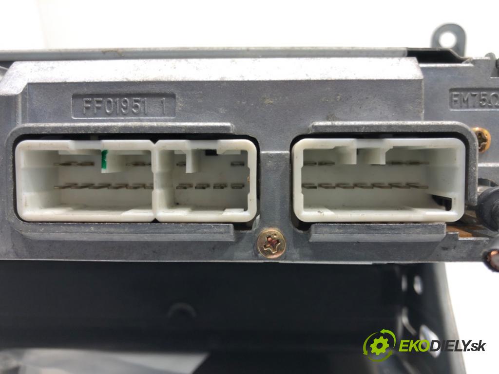 TOYOTA YARIS VERSO (_P2_) 1999 - 2005    1.4 D-4D (NLP20_, NLP22_) 55 kW [75 KM] olej napędowy 2000 - 2005  RADIO 86120-52030 (Audio zariadenia)