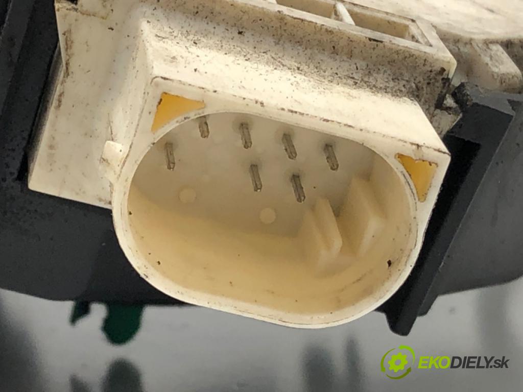 LAND ROVER FREELANDER I (L314) 1998 - 2006    1.8 i 16V 4x4 88 kW [120 KM] benzyna 1998 - 2000  zámok dveře pravý zadní část