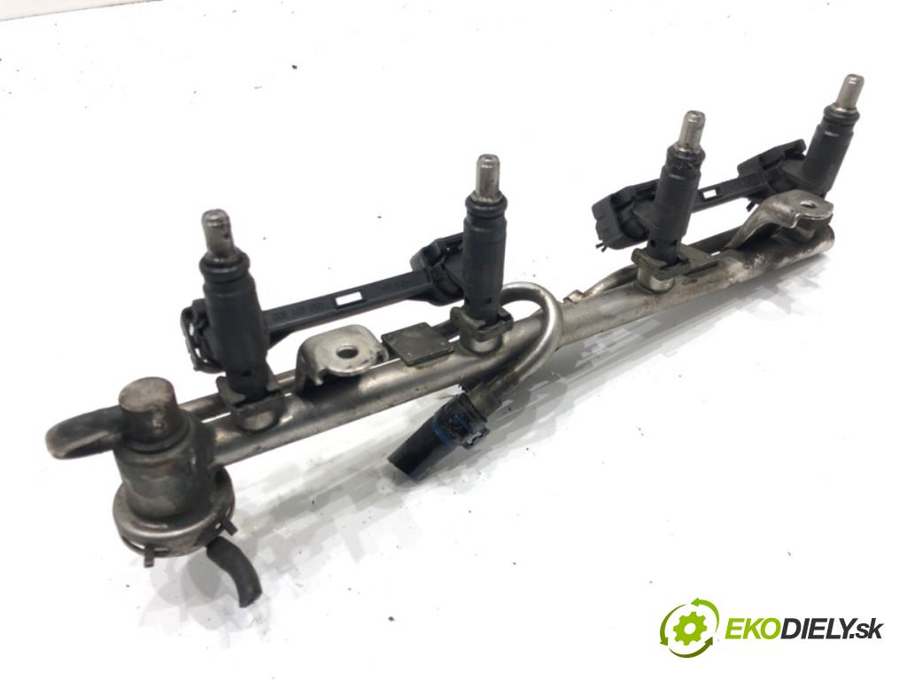 AUDI A6 C5 (4B2) 1997 - 2005    2.0 96 kW [130 KM] benzyna 2001 - 2005  Lišta vstrekovacia 06B133551T (Vstrekovacie lišty)