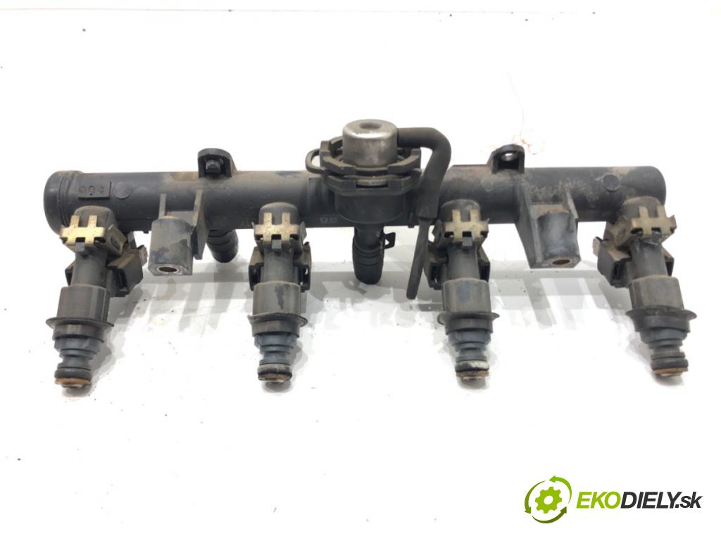 SEAT IBIZA II (6K1) 1993 - 2002    1.4 i 44 kW [60 KM] benzyna 1993 - 2002  Lišta vstrekovacia 030906031J (Vstrekovacie lišty)