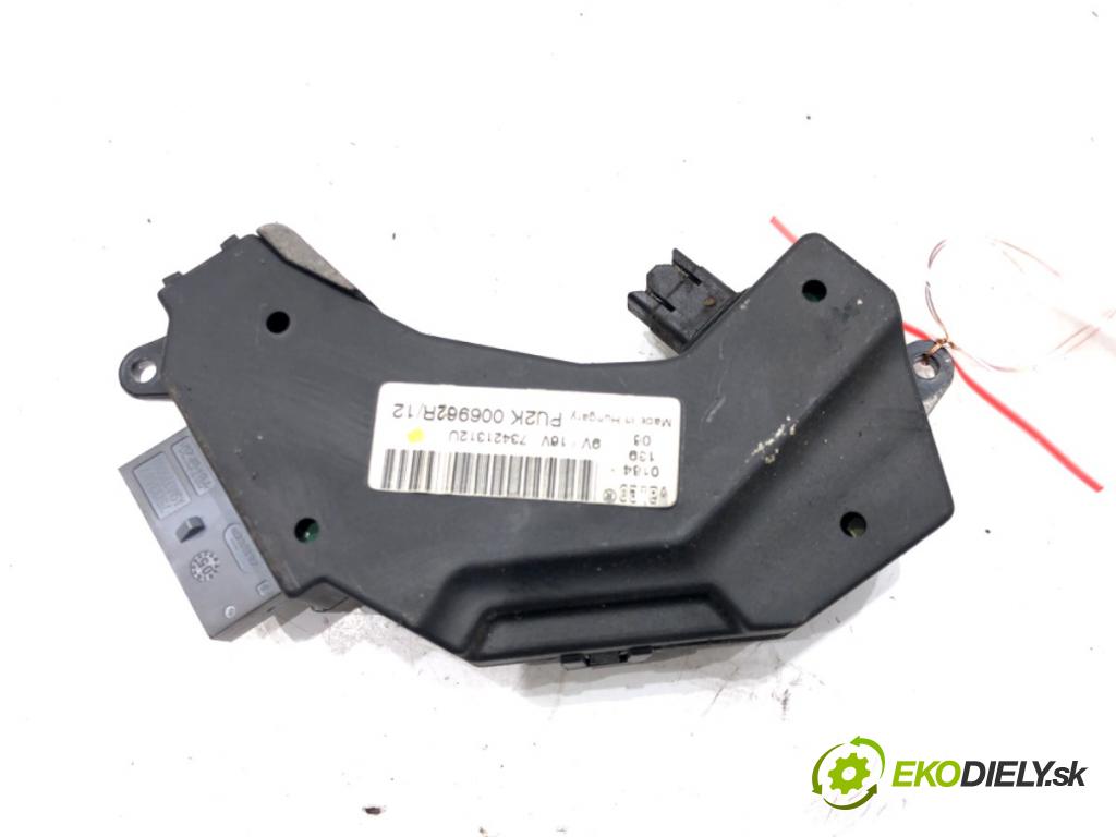 SAAB 9-3 Kombi (E50) 2005 - 2015    1.9 TiD 110 kW [150 KM] olej napędowy 2005 - 2015  Odpor, rezistor kúrenia vzduchu 73421312U (Odpory (rezistory) kúrenia)