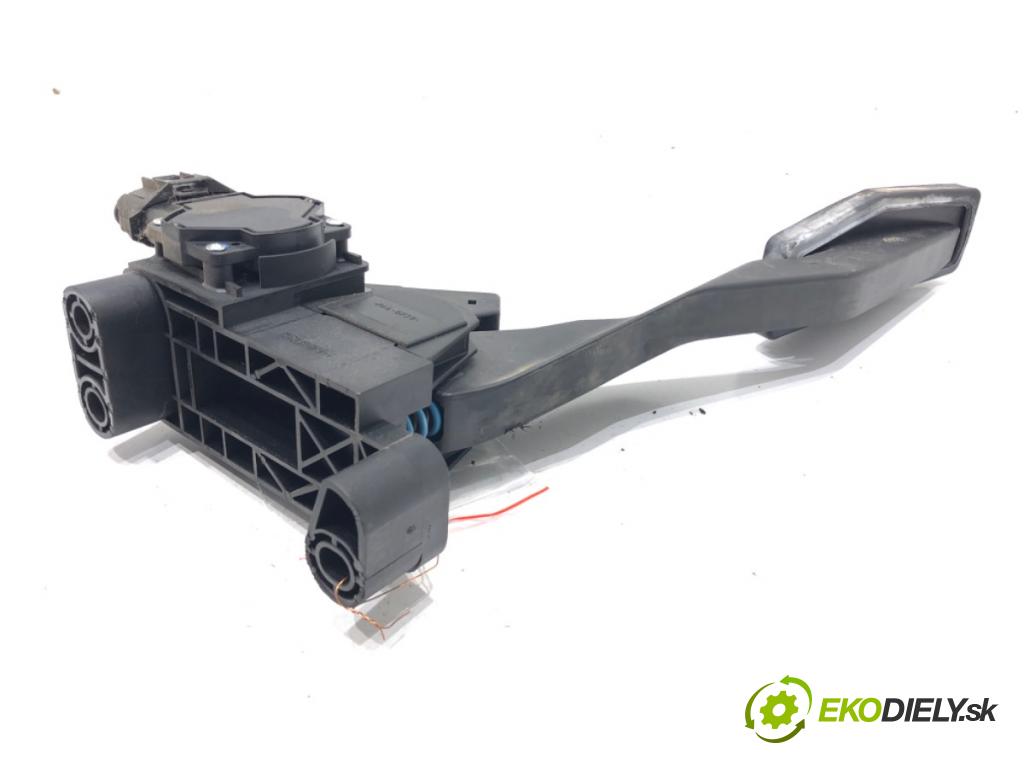 OPEL ZAFIRA A nadwozie wielkoprzestrzenne (MPV) (T98) 1999 - 2005    2.0 DTI 16V (F75) 74 kW [101 KM] olej napędowy 2000 - 2005  Potenciometer plynu F01C050001 (Pedále)