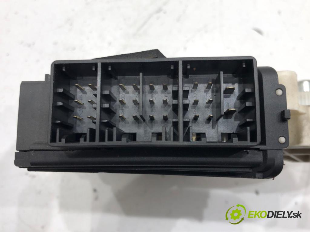 SEAT IBIZA III (6L1) 2002 - 2009    1.4 TDI 55 kW [75 KM] olej napędowy 2002 - 2005  motor sťahovaní okna pravý přední část 101386-102