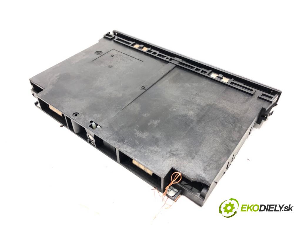 VW GOLF IV (1J1) 1997 - 2008    1.9 TDI 74 kW [101 KM] olej napędowy 2000 - 2005  Držiak na nápoje  (Úchyty, držiaky na nápoje)