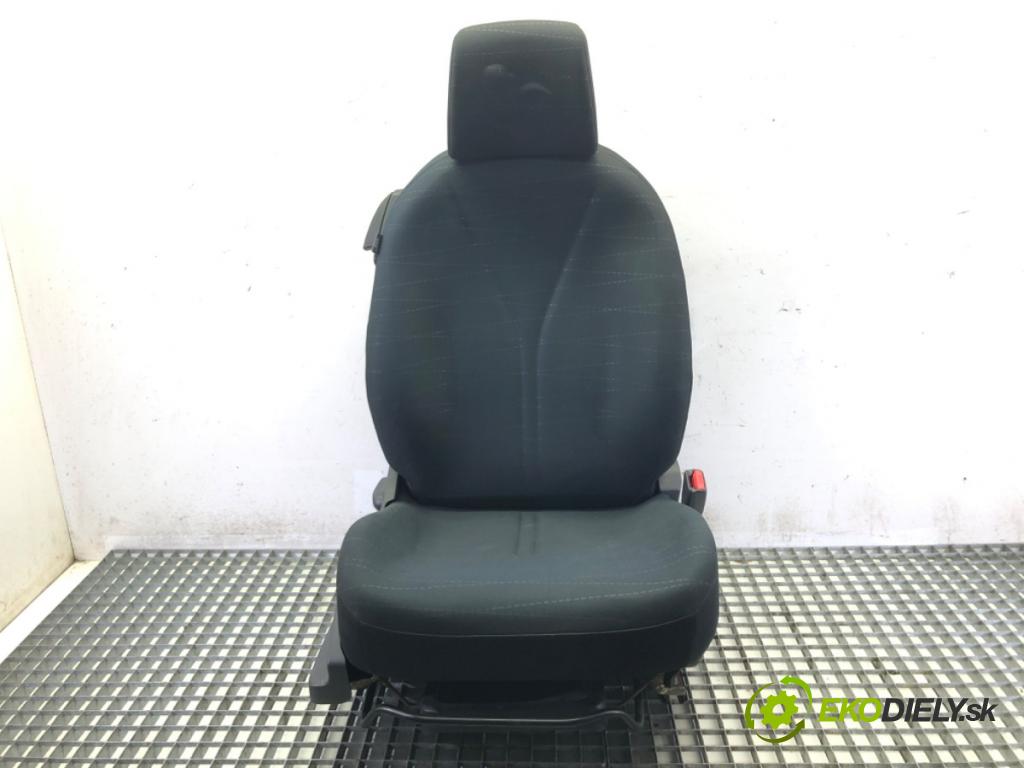 TOYOTA YARIS (_P9_) 2005 - 2014    1.4 D-4D (NLP90_) 66 kW [90 KM] olej napędowy 2005 - 2012  Sedadlo pravy predný 