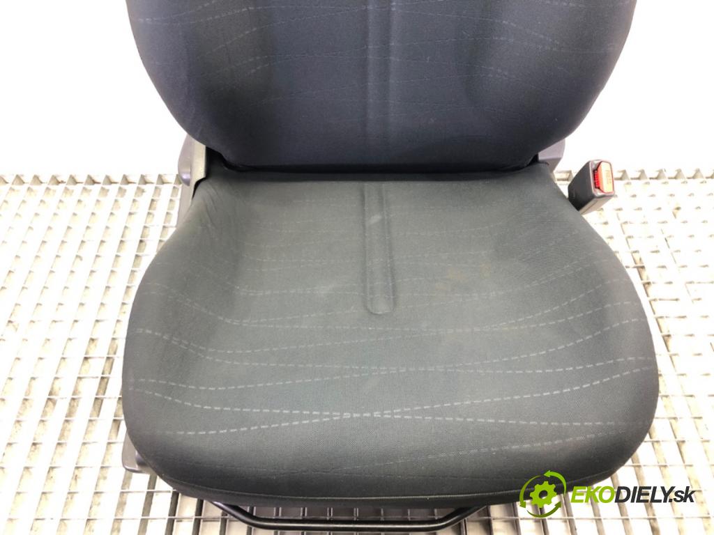 TOYOTA YARIS (_P9_) 2005 - 2014    1.4 D-4D (NLP90_) 66 kW [90 KM] olej napędowy 2005 - 2012  Sedadlo pravy predný