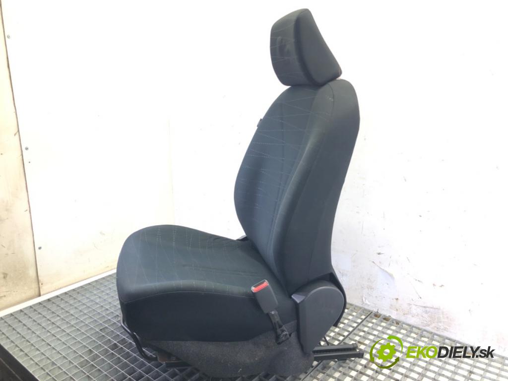 TOYOTA YARIS (_P9_) 2005 - 2014    1.4 D-4D (NLP90_) 66 kW [90 KM] olej napędowy 2005 - 2012  Sedadlo pravy predný