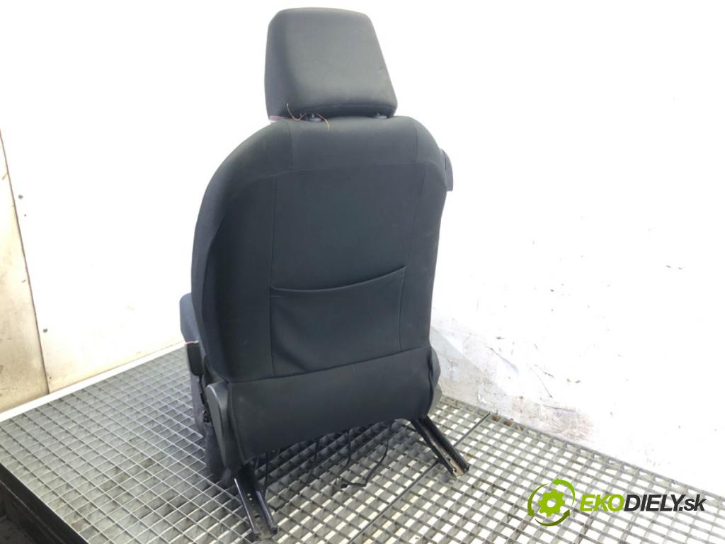 TOYOTA YARIS (_P9_) 2005 - 2014    1.4 D-4D (NLP90_) 66 kW [90 KM] olej napędowy 2005 - 2012  Sedadlo pravy predný