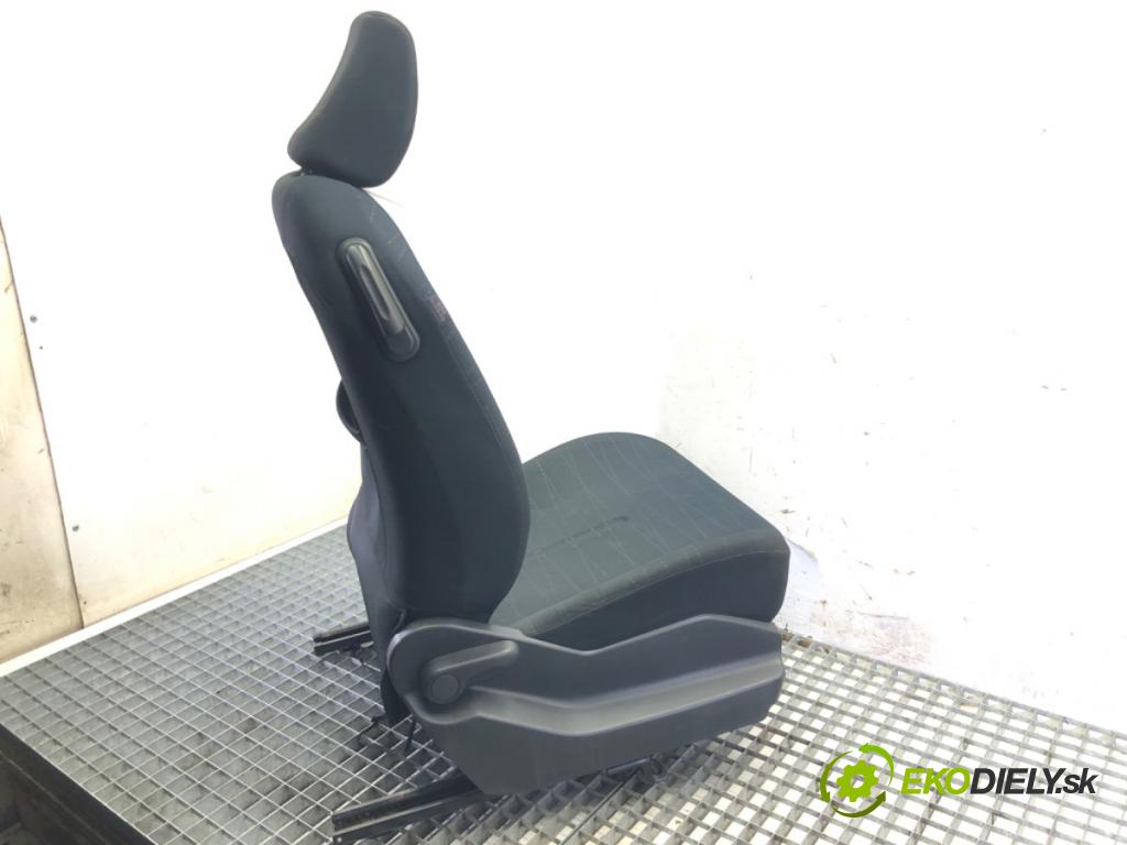 TOYOTA YARIS (_P9_) 2005 - 2014    1.4 D-4D (NLP90_) 66 kW [90 KM] olej napędowy 2005 - 2012  Sedadlo pravy predný