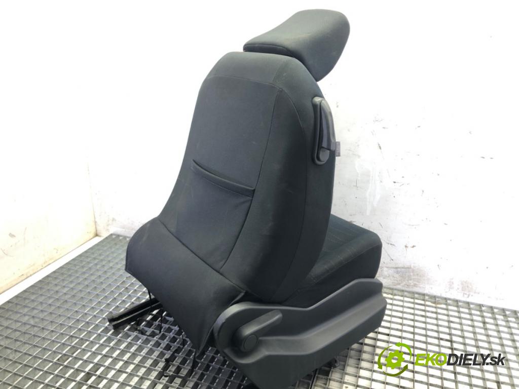 TOYOTA YARIS (_P9_) 2005 - 2014    1.4 D-4D (NLP90_) 66 kW [90 KM] olej napędowy 2005 - 2012  Sedadlo pravy predný
