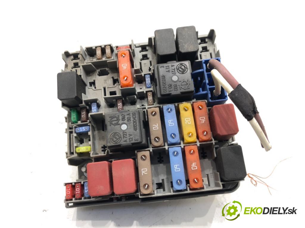 FIAT GRANDE PUNTO (199_) 2005 - 2022    1.3 D Multijet 55 kW [75 KM] olej napędowy 2005 - 2022  skříňka poistková 51827977 (Pojistkové skříňky)