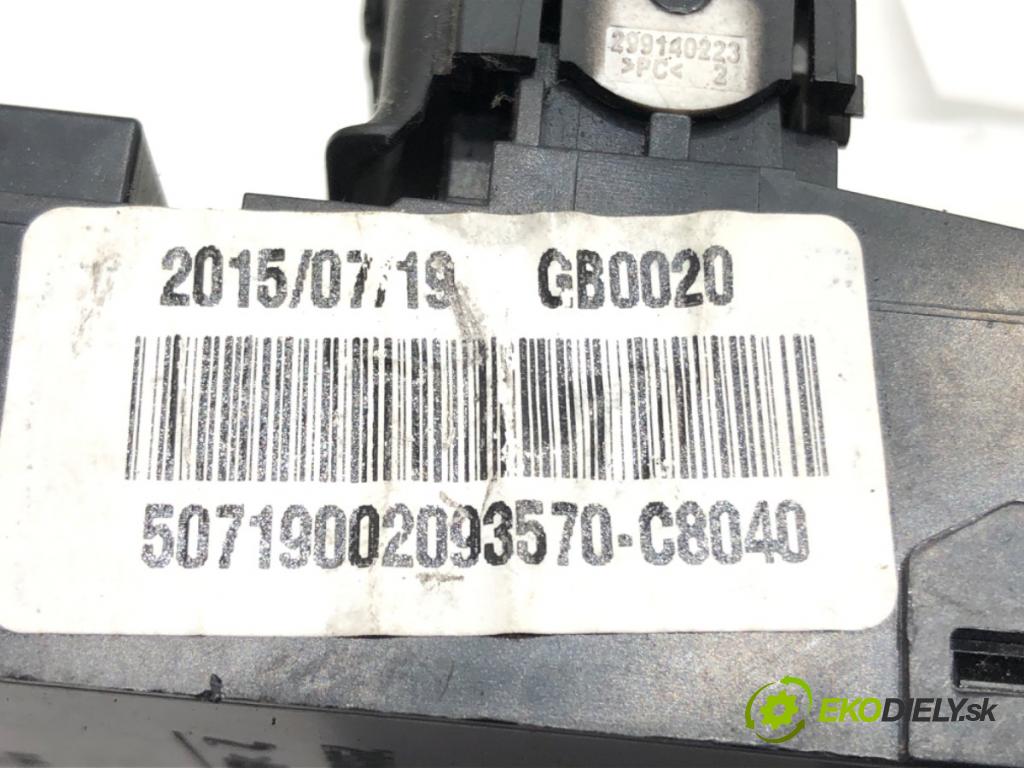 HYUNDAI i20 II (GB, IB) 2014 - 2022    1.1 CRDi 55 kW [75 KM] olej napędowy 2014 - 2022  Prepínač okien 93570-C8040 (Prepínače, spínače, tlačidlá a ovládače kúrenia)