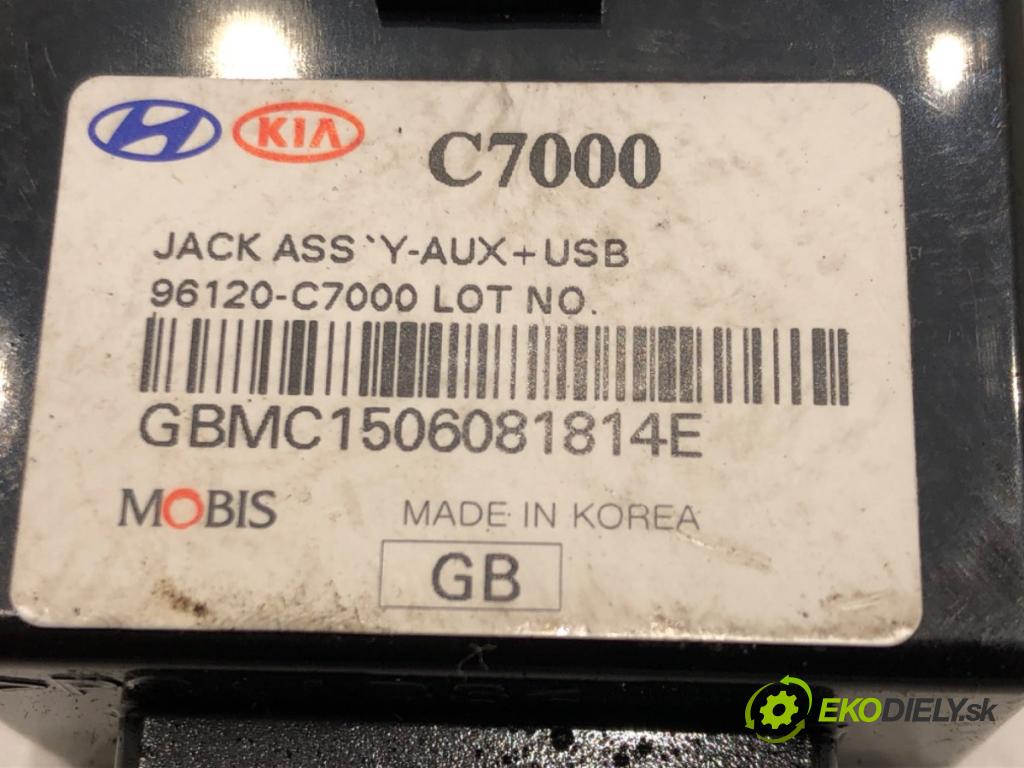 HYUNDAI i20 II (GB, IB) 2014 - 2022    1.1 CRDi 55 kW [75 KM] olej napędowy 2014 - 2022  HNÍZDO: PORT USB 96120-C7000