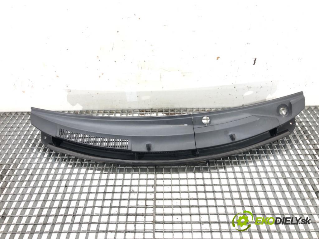 TOYOTA YARIS (_P9_) 2005 - 2014    1.33 VVT-i (NSP90_) 74 kW [100 KM] benzyna 2008 - 2011  Torpédo, plast pod čelné okno 55783-0D040 (Torpéda)