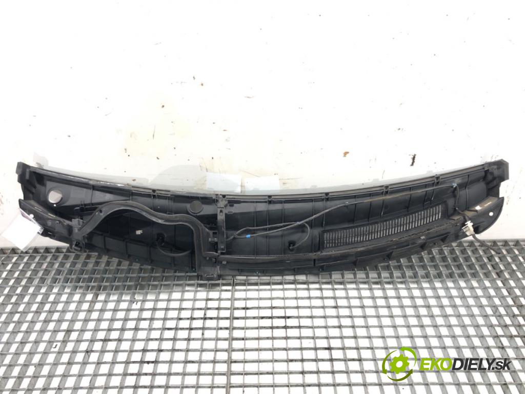 TOYOTA YARIS (_P9_) 2005 - 2014    1.33 VVT-i (NSP90_) 74 kW [100 KM] benzyna 2008 - 2011  Torpédo, plast pod čelné okno 55783-0D040 (Torpéda)