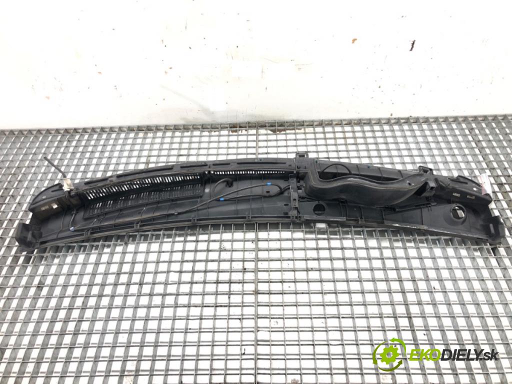 TOYOTA YARIS (_P9_) 2005 - 2014    1.33 VVT-i (NSP90_) 74 kW [100 KM] benzyna 2008 - 2011  Torpédo, plast pod čelné okno 55783-0D040 (Torpéda)