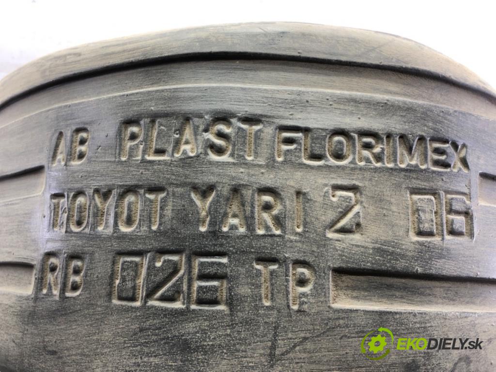 TOYOTA YARIS (_P9_) 2005 - 2014    1.33 VVT-i (NSP90_) 74 kW [100 KM] benzyna 2008 - 2011  podblatník pravý zadní část
