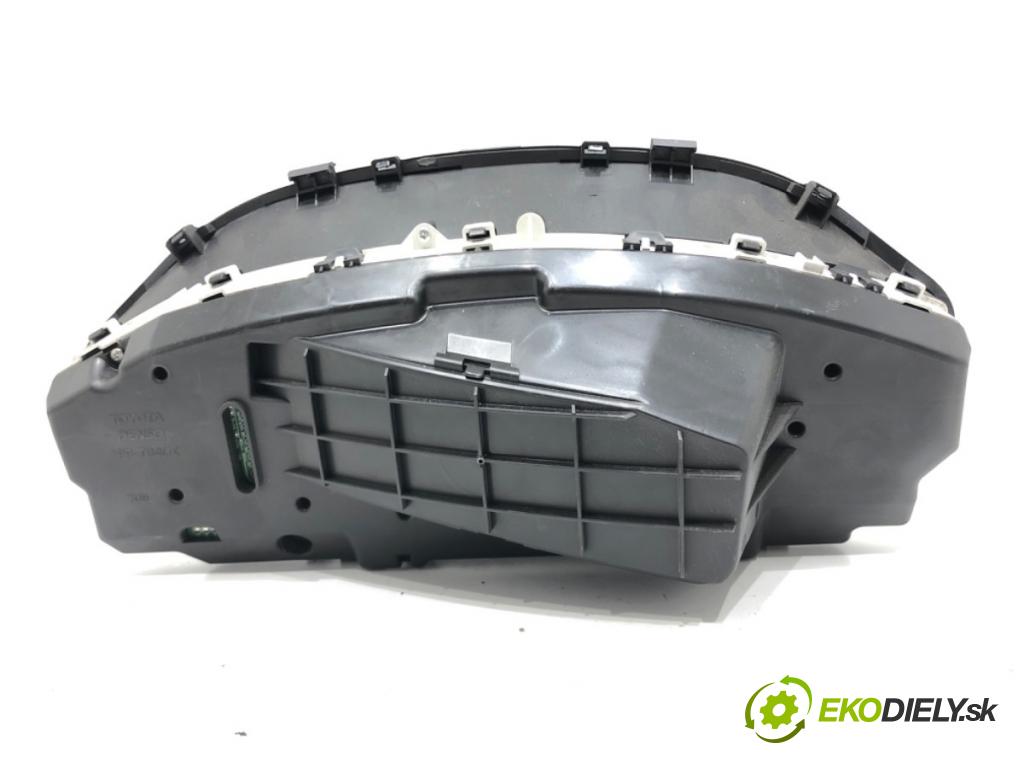 TOYOTA YARIS (_P9_) 2005 - 2014    1.33 VVT-i (NSP90_) 74 kW [100 KM] benzyna 2008 - 2011  Prístrojovka 83800-0DJ60 (Prístrojové dosky, displeje)