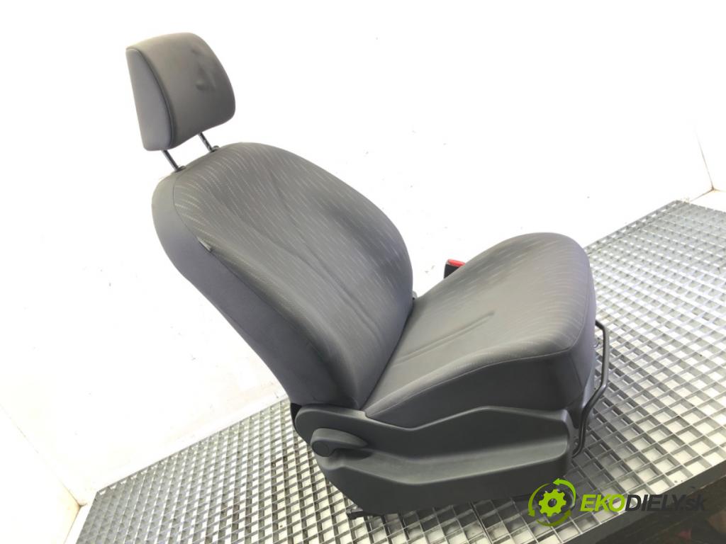 TOYOTA YARIS (_P9_) 2005 - 2014    1.33 VVT-i (NSP90_) 74 kW [100 KM] benzyna 2008 - 2011  Sedadlo pravy predný
