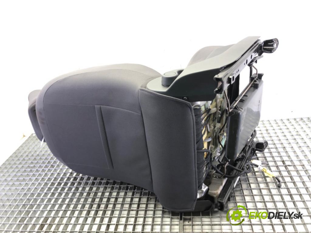 TOYOTA YARIS (_P9_) 2005 - 2014    1.33 VVT-i (NSP90_) 74 kW [100 KM] benzyna 2008 - 2011  Sedadlo pravy predný