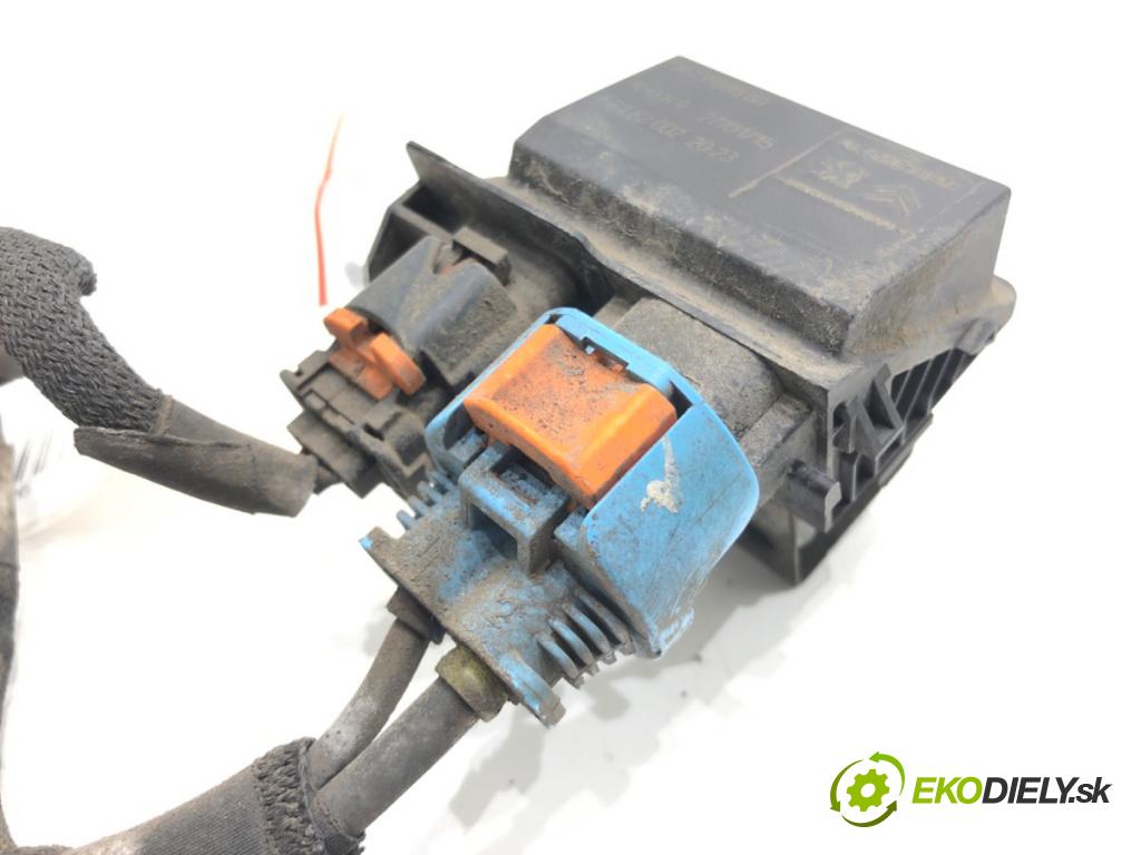 PEUGEOT 308 SW II (LC_, LJ_, LR_, LX_, L4_) 2014 - 2021    1.6 BlueHDi 100 73 kW [99 KM] olej napędowy 2014 - 2021  Odpor, rezistor kúrenia vzduchu 9673999980 (Odpory (rezistory) kúrenia)