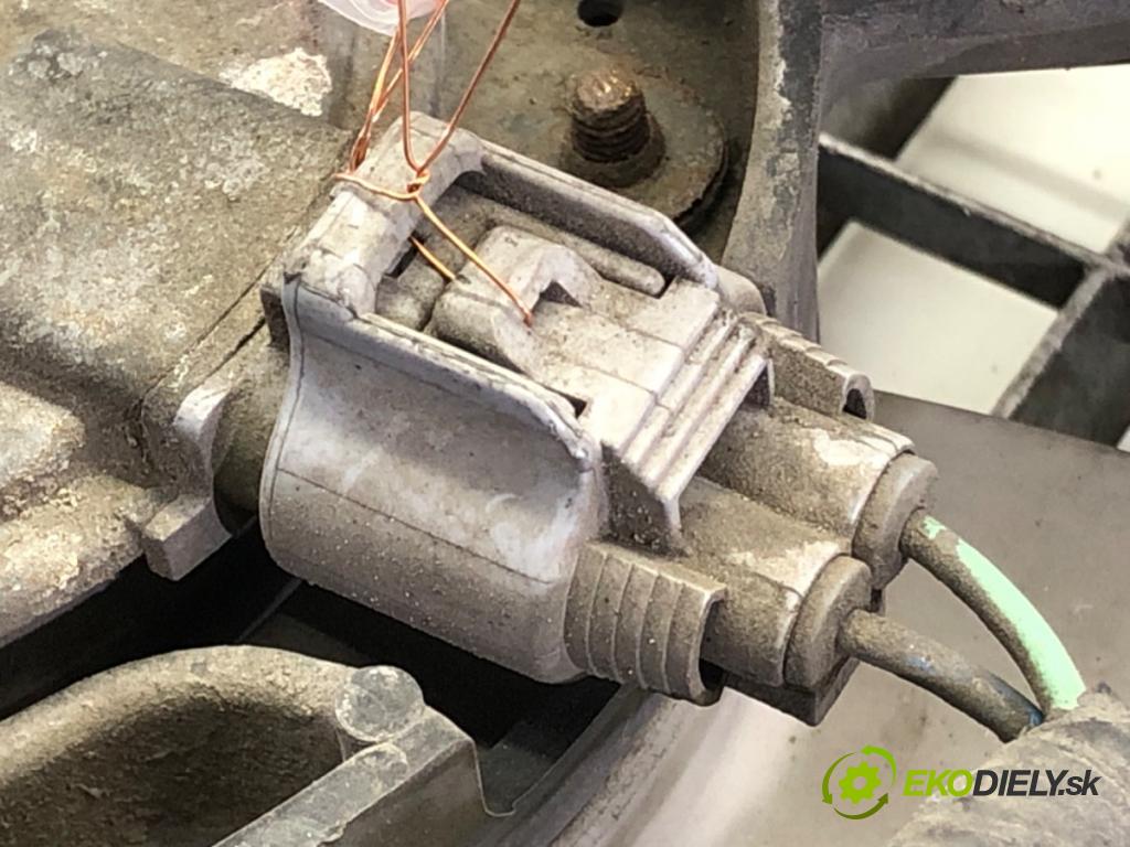 TOYOTA YARIS (_P9_) 2005 - 2014    1.4 D-4D (NLP90_) 66 kW [90 KM] olej napędowy 2005 - 2012  Ventilátor chladiča  (Ventilátory)