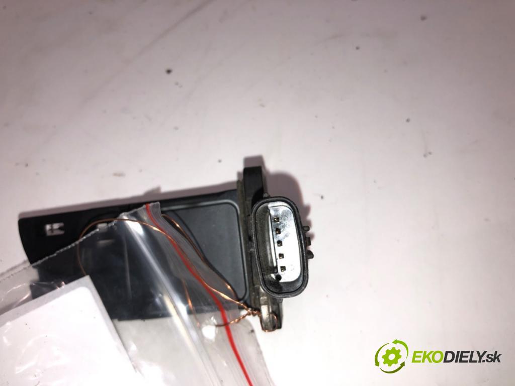 TOYOTA YARIS (_P9_) 2005 - 2014    1.4 D-4D (NLP90_) 66 kW [90 KM] olej napędowy 2005 - 2012  Váha vzduchu 22204-26010 (Váhy vzduchu)