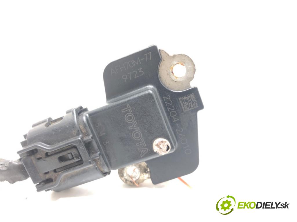 TOYOTA YARIS (_P9_) 2005 - 2014    1.4 D-4D (NLP90_) 66 kW [90 KM] olej napędowy 2005 - 2012  Váha vzduchu 22204-26010 (Váhy vzduchu)