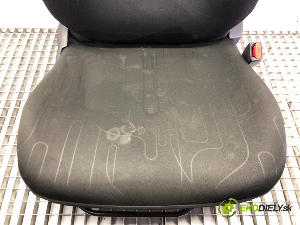TOYOTA YARIS (_P9_) 2005 - 2014    1.4 D-4D (NLP90_) 66 kW [90 KM] olej napędowy 2005 - 2012  Sedadlo pravy predný