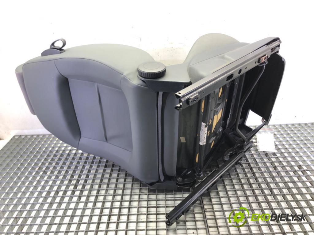 SEAT IBIZA III (6L1) 2002 - 2009    1.4 16V 55 kW [75 KM] benzyna 2002 - 2007  Sedadlo pravy predný