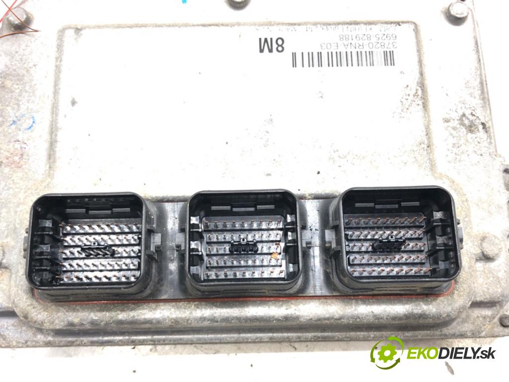 HONDA CIVIC VIII sedan (FD, FA) 2005 - 2022    1.8 (FD1, FD7) 103 kW [140 KM] benzyna 2005 - 2012  riadiaca jednotka Motor 37820-RNA-E03 (Riadiace jednotky)