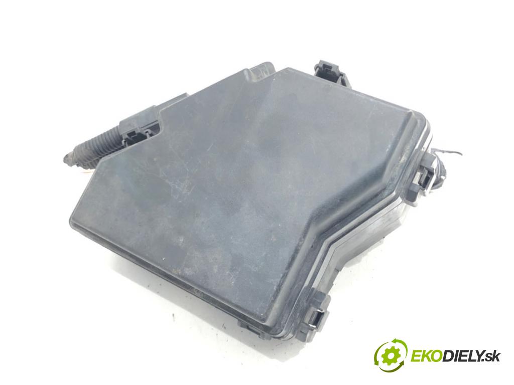 HONDA CIVIC VIII sedan (FD, FA) 2005 - 2022    1.8 (FD1, FD7) 103 kW [140 KM] benzyna 2005 - 2012  skříňka poistková 32200-SNB-G403 (Pojistkové skříňky)