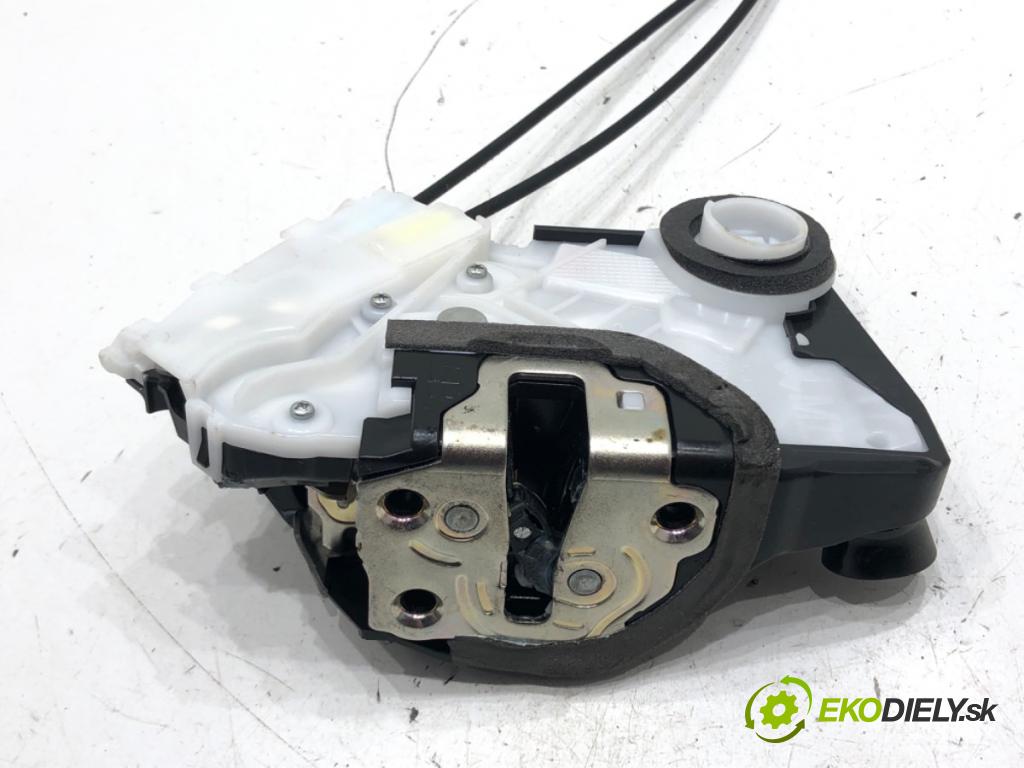 TOYOTA YARIS (_P13_) 2010 - 2022    1.5 (NSP131_) 82 kW [112 KM] benzyna 2017 - 2022  zámok dveře pravý přední část 