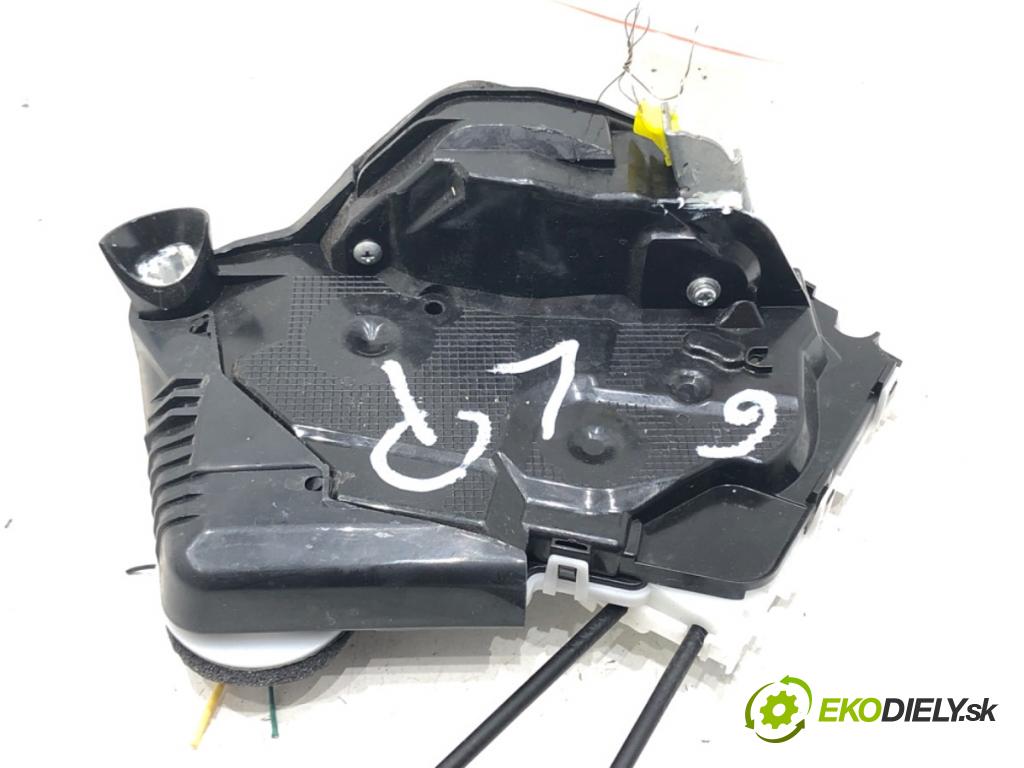 TOYOTA YARIS (_P13_) 2010 - 2022    1.5 (NSP131_) 82 kW [112 KM] benzyna 2017 - 2022  zámok dveře levý přední část