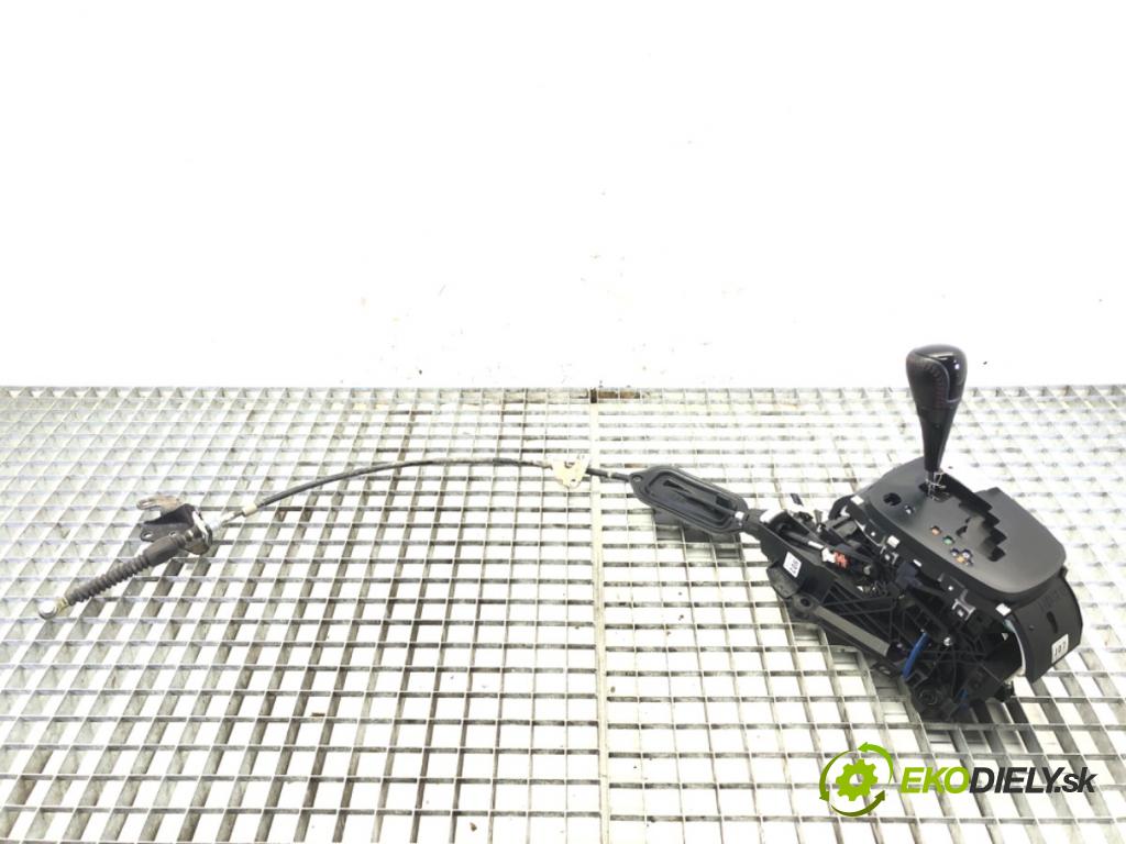 TOYOTA YARIS (_P13_) 2010 - 2022    1.5 (NSP131_) 82 kW [112 KM] benzyna 2017 - 2022  Kulisa  (Rýchlostné páky / kulisy)