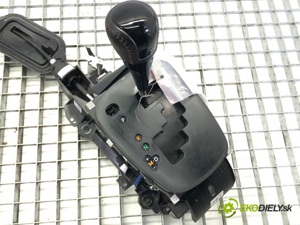 TOYOTA YARIS (_P13_) 2010 - 2022    1.5 (NSP131_) 82 kW [112 KM] benzyna 2017 - 2022  Kulisa  (Rýchlostné páky / kulisy)