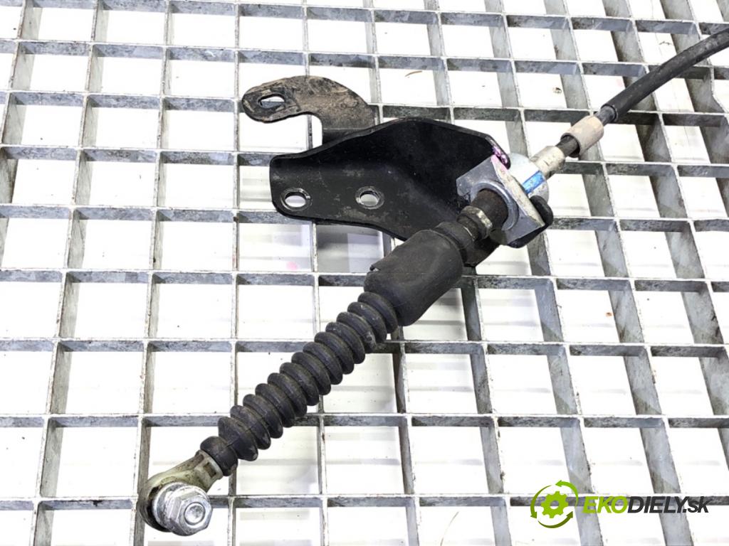 TOYOTA YARIS (_P13_) 2010 - 2022    1.5 (NSP131_) 82 kW [112 KM] benzyna 2017 - 2022  Kulisa  (Rýchlostné páky / kulisy)