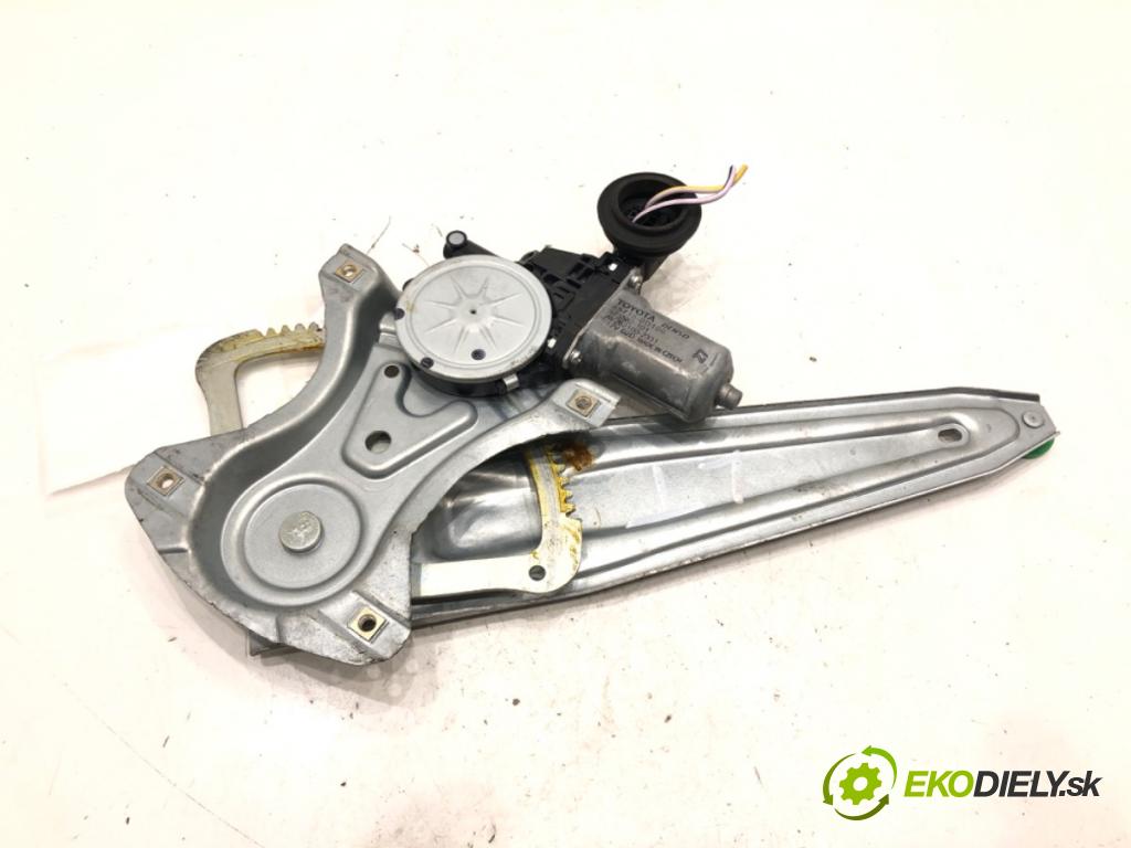 TOYOTA YARIS (_P13_) 2010 - 2022    1.5 (NSP131_) 82 kW [112 KM] benzyna 2017 - 2022  mechanismus okna zadní část levý 85710-0D100 (Ostatné)