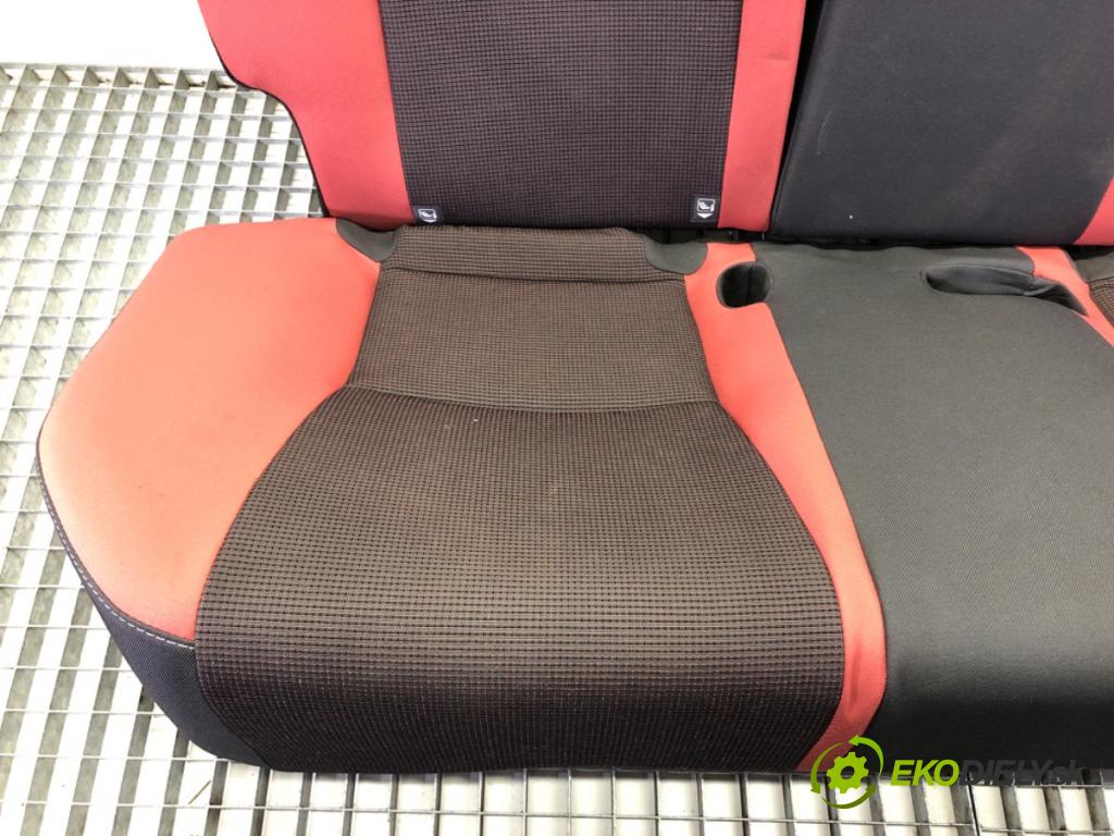TOYOTA YARIS (_P13_) 2010 - 2022    1.5 (NSP131_) 82 kW [112 KM] benzyna 2017 - 2022  Sedadlo druhý rad
