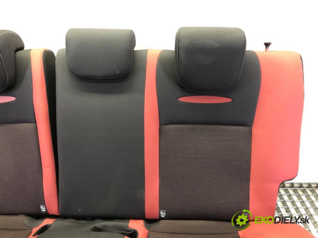 TOYOTA YARIS (_P13_) 2010 - 2022    1.5 (NSP131_) 82 kW [112 KM] benzyna 2017 - 2022  Sedadlo druhý rad