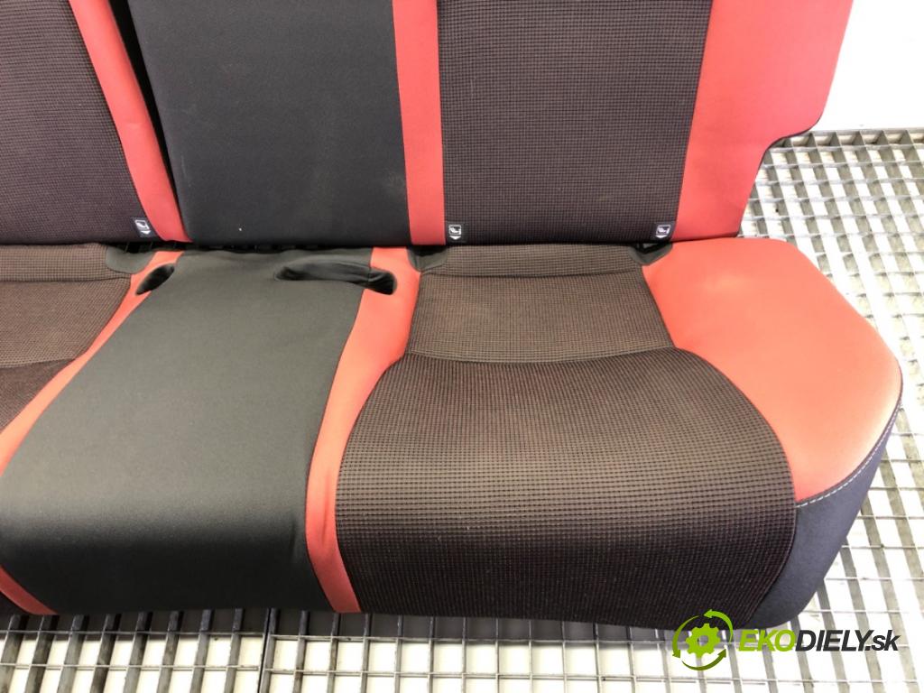 TOYOTA YARIS (_P13_) 2010 - 2022    1.5 (NSP131_) 82 kW [112 KM] benzyna 2017 - 2022  Sedadlo druhý rad