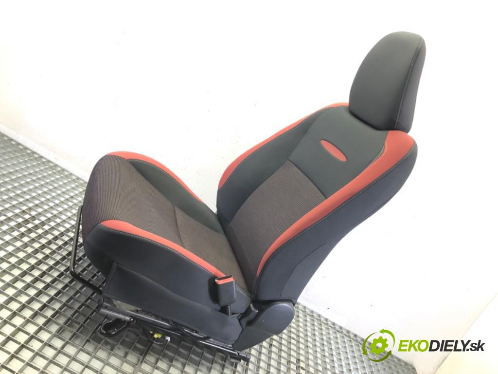 TOYOTA YARIS (_P13_) 2010 - 2022    1.5 (NSP131_) 82 kW [112 KM] benzyna 2017 - 2022  Sedadlo pravy predný