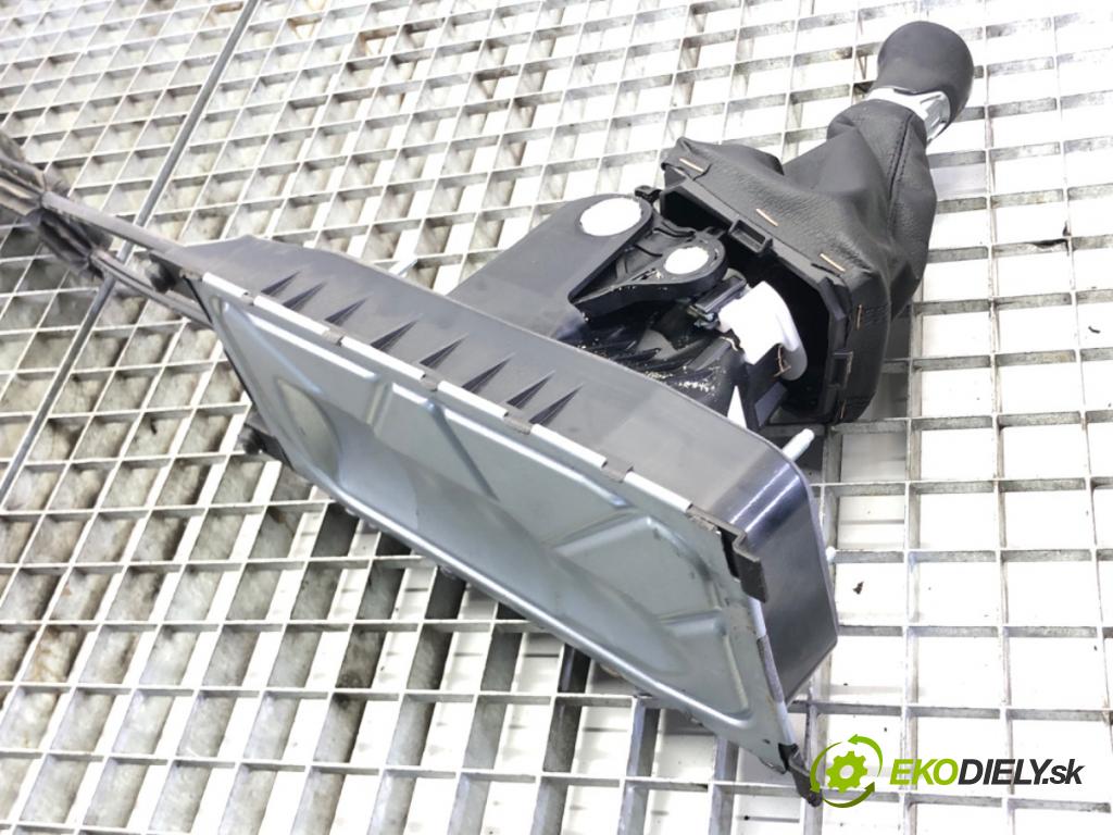 SKODA OCTAVIA III Combi (5E5, 5E6) 2012 - 2022    2.0 TDI 110 kW [150 KM] olej napędowy 2012 - 2022  Kulisa 5Q0711049AQ (Rýchlostné páky / kulisy)